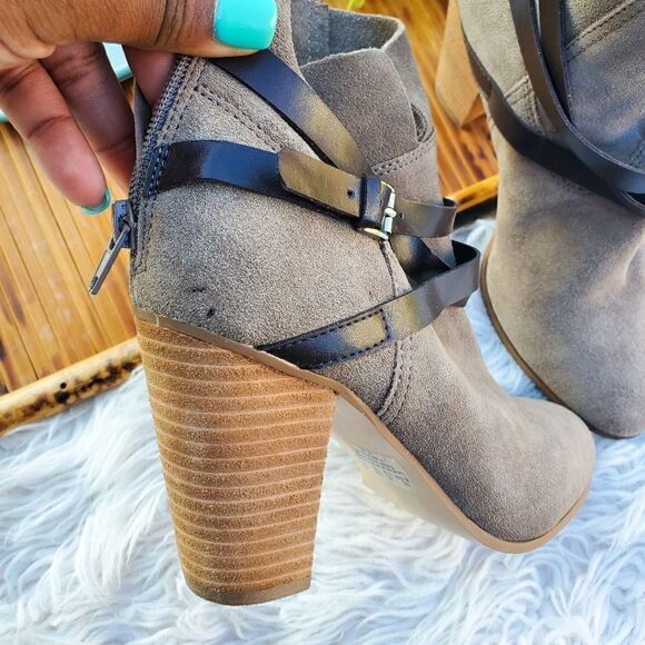 Carlos Santana Tan Suede leather Strapy Detail Ankle Boots. - Picture 11 of 15